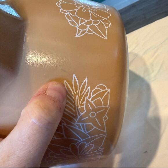 Vintage Pyrex Woodland Casserole Dish 474B Light Tan No Lid - Picture 8 of 9